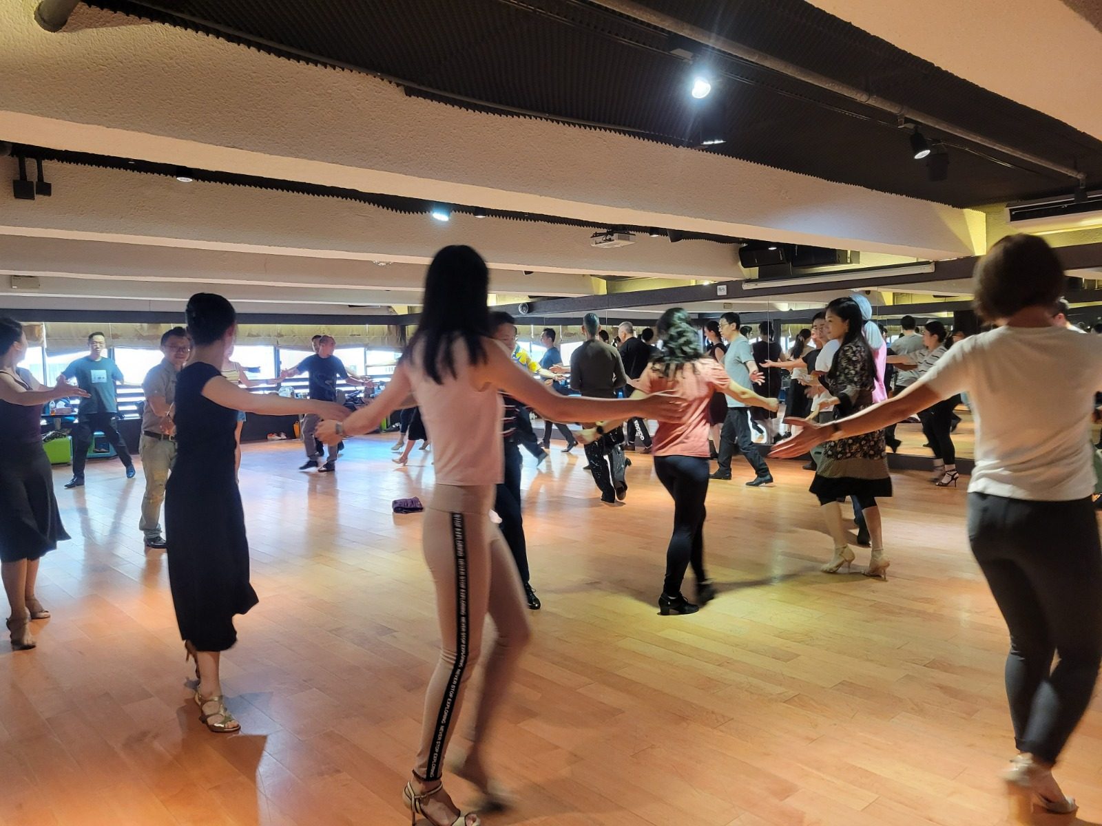 HK Tango photograph 2 of 6