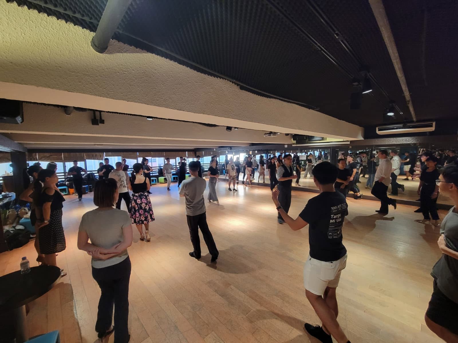 HK Tango photograph 3 of 6